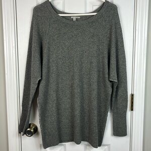 Halogen grey long sleeved sweater size medium. 90% wool, 10% cashmere, ribbed.